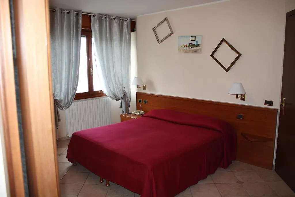 Albergo Ristorante Punta Dell'Est-1